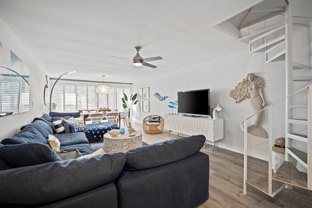 Executive Bay Club
