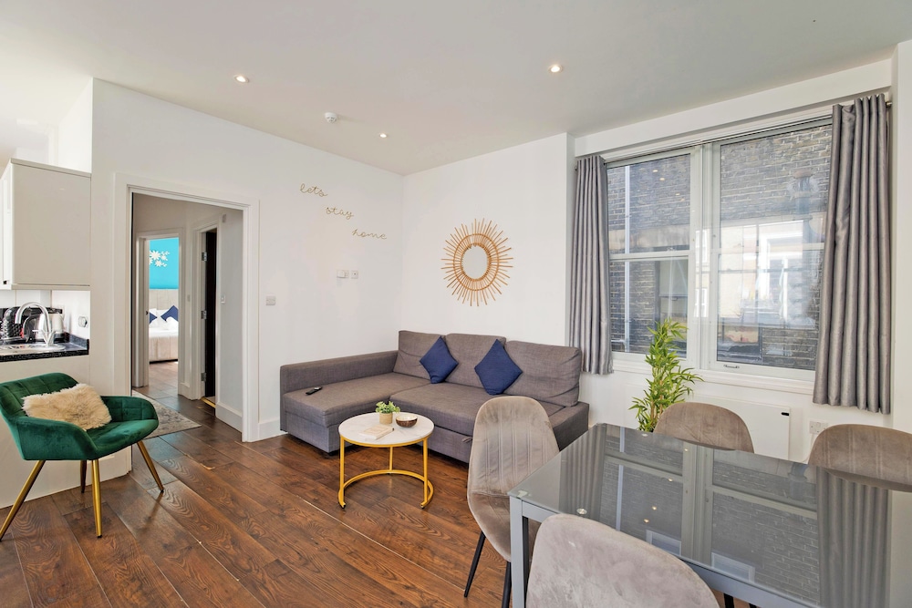 Imperial Middlesex Street Apartments