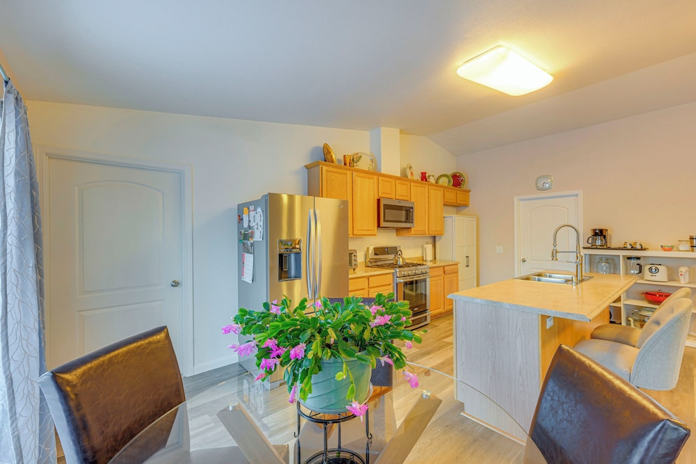 ~ 3 Mi to Ski & Hiking Trails: Soldotna Home