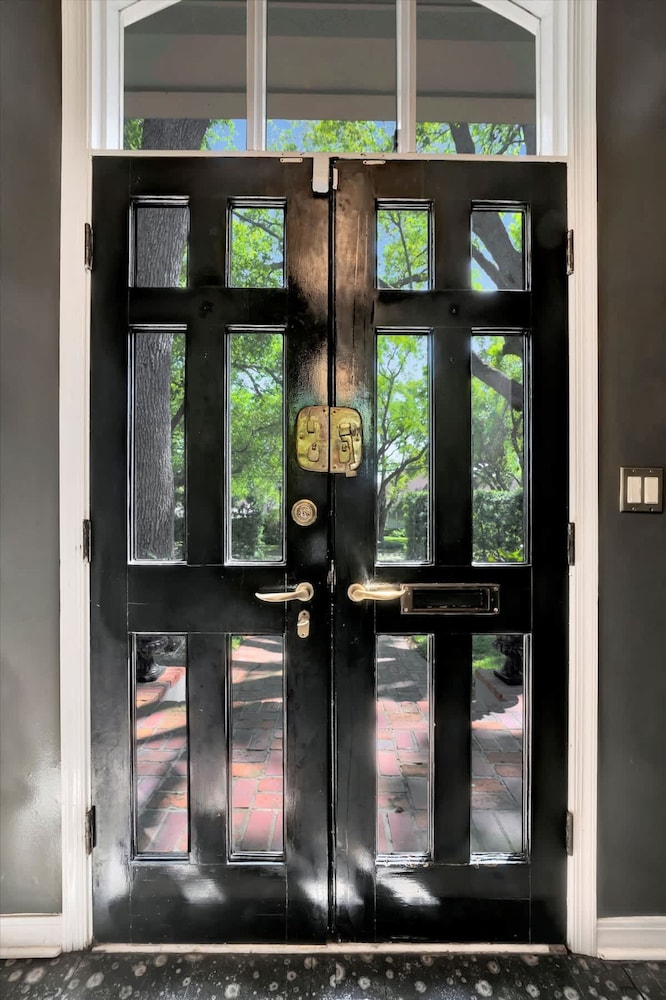 The Royale 2B 4B Luxury Garden Pool Yoga Room
