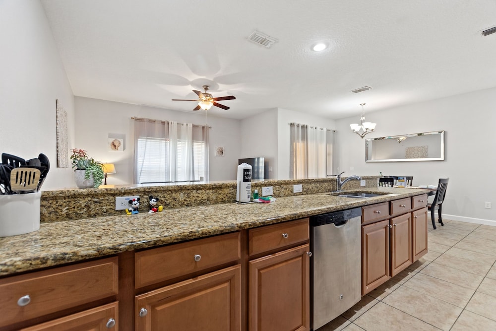 Sunny Paradise Retreat At Paradise Palms By Shine Villas 4 Bedroom Townhouse