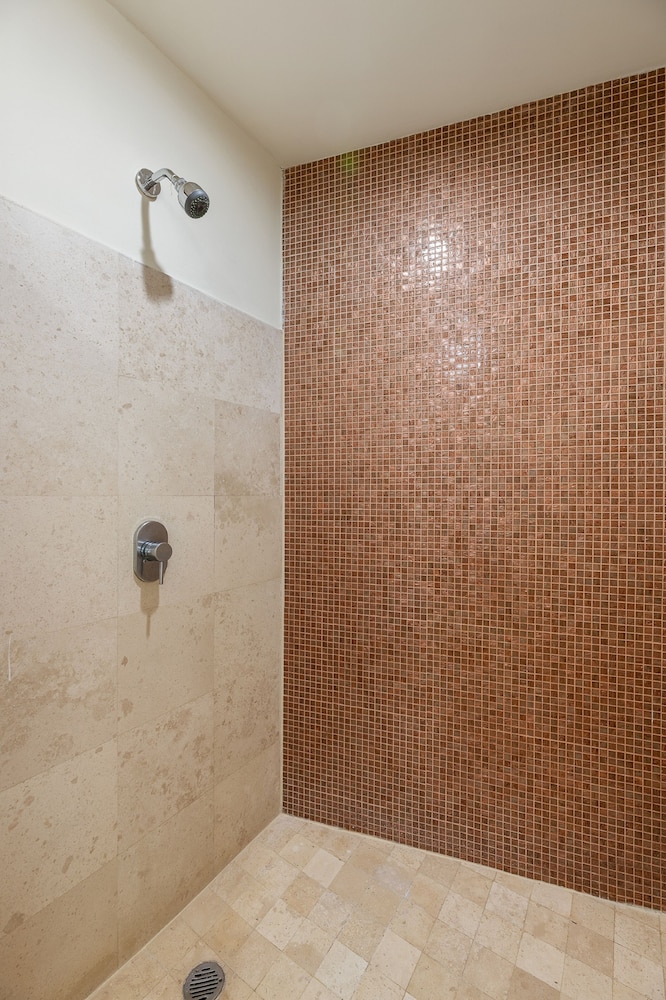 Encanto Living 0403 -1BR by Kivoya