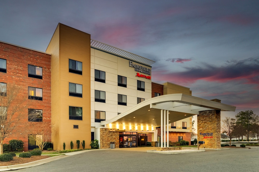 Dunn Vacations - Fairfield Inn Suites Dunn I-95 - Property Image 17