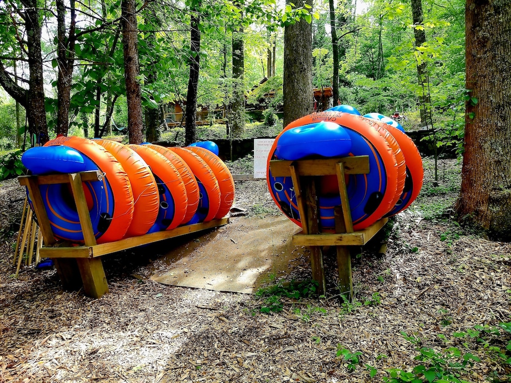 Bear Creek Lodge and Cabins in Helen Ga - Pet Friendly, River on Property, Walking Distance to downtown Helen