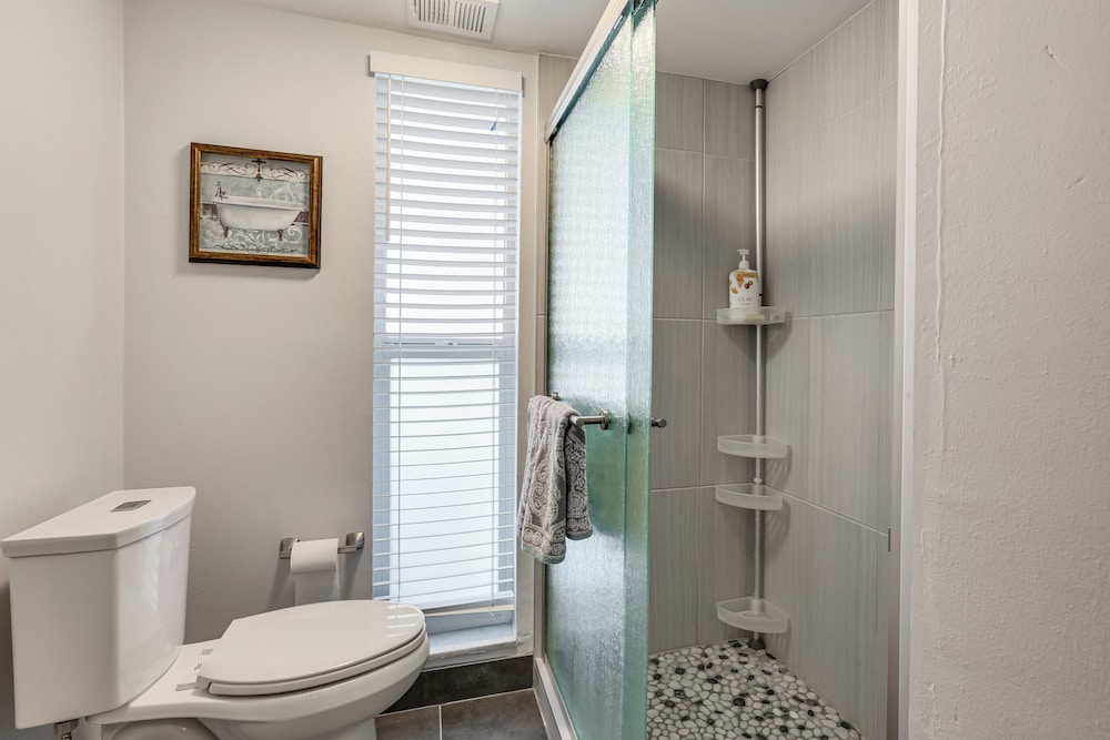 Golf Retreat w/ Pool Access: 3 Mi to Dtwn Naples