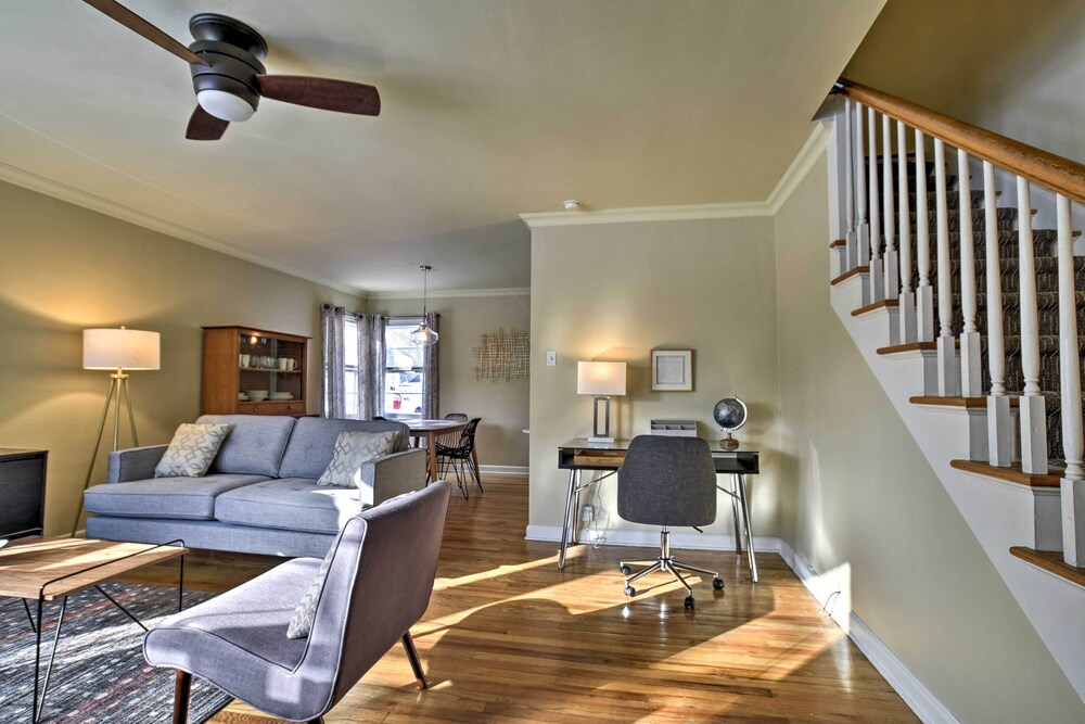 Townhome w/ Fast & New Wifi - Walk to Downtown! view 2