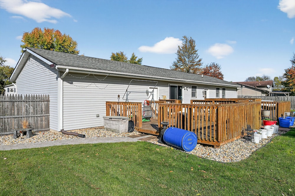 Cozy Retreat With Hot Tub In Peaceful Goshen 4 Bedroom Home
