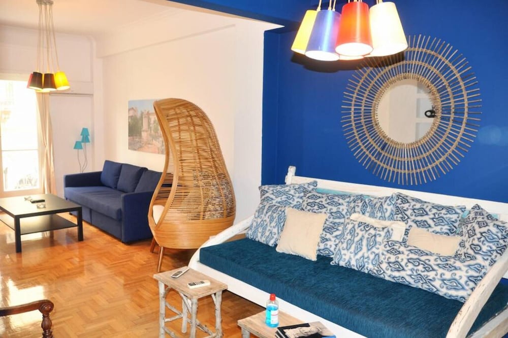 Magnificent Apartment Under the Acropolis