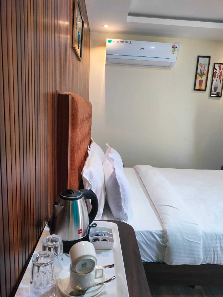 HIYAS RETREAT