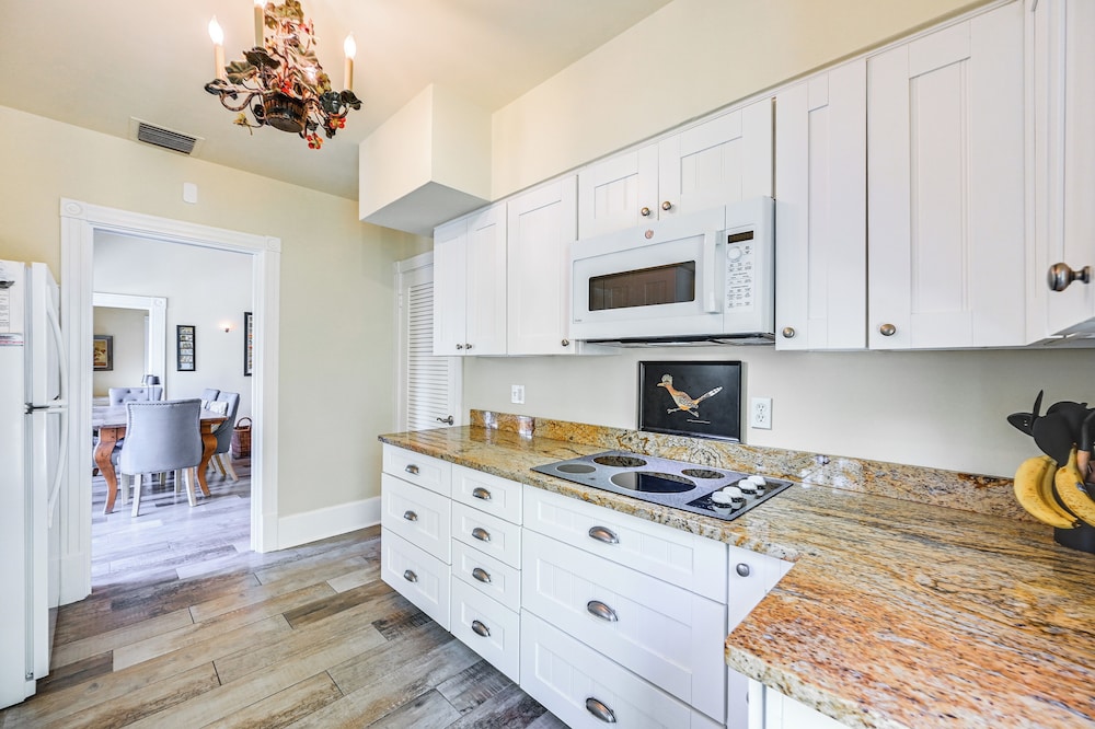 1 Block to Beach - Home w/ Pool in Old Naples!
