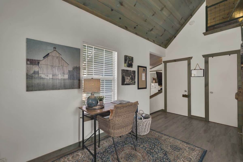 Cactus Flower Lodge-20 min to Downtown-starlit Sky Views