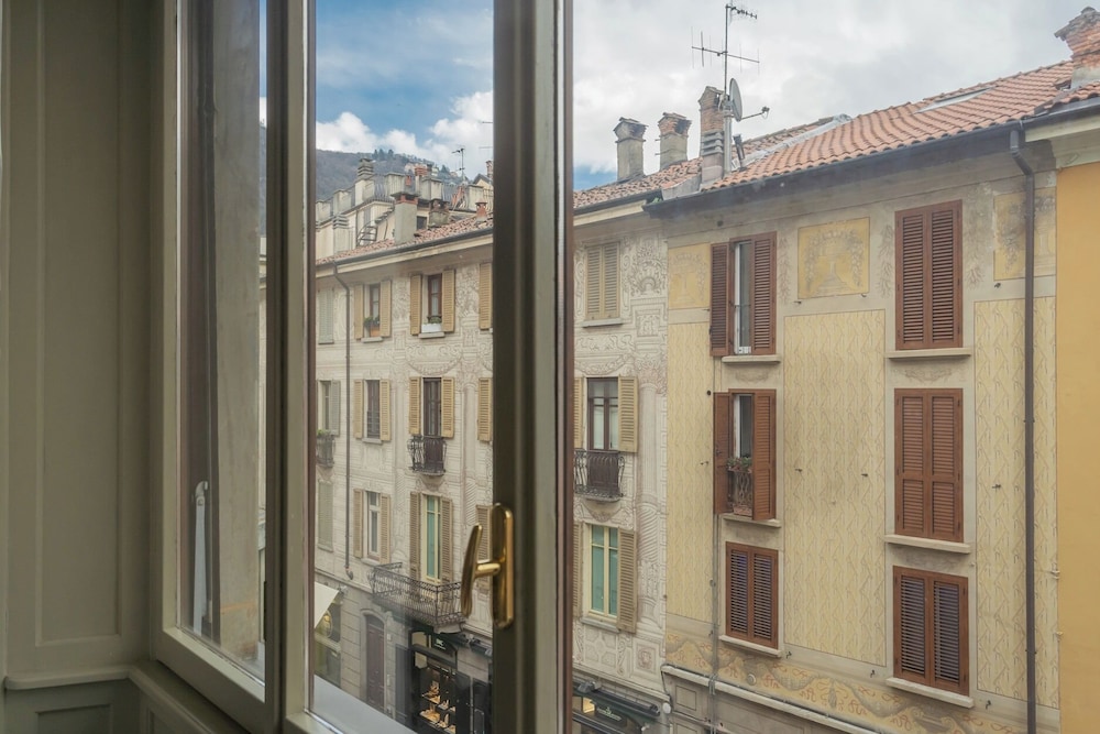 Garibaldi's Balcony by Rent all Como