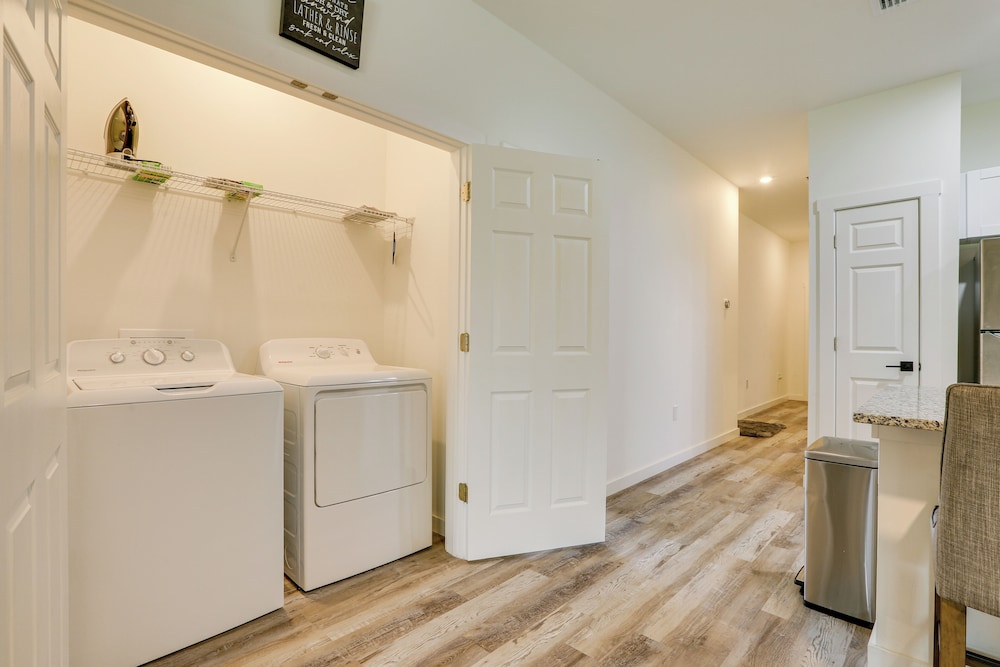 Lehigh Acres Family Getaway w/ Lanai + Golf Nearby