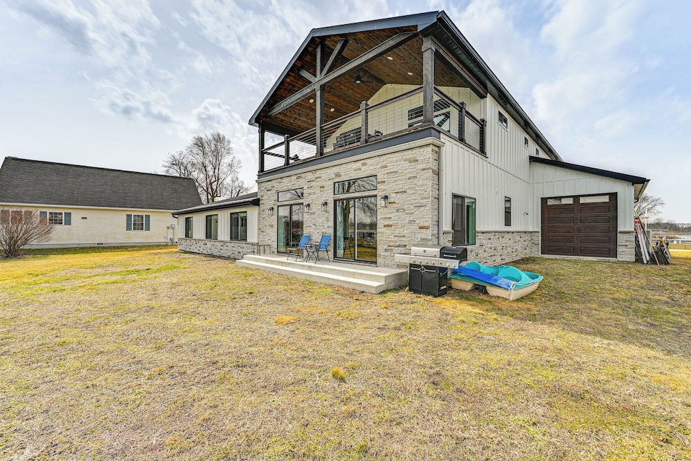 Views, Swimming & Family Fun: Chapman Lake Retreat