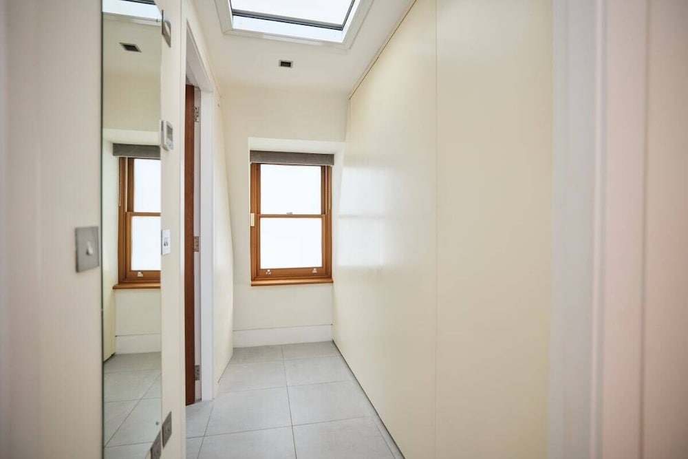 The Radnor Mews Residence Stylish 3bdr Mews House