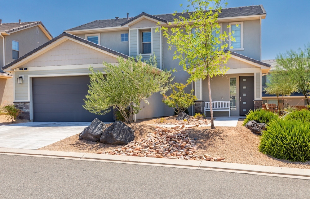 Above Parr - Pet Friendly! 5 Bedroom Home