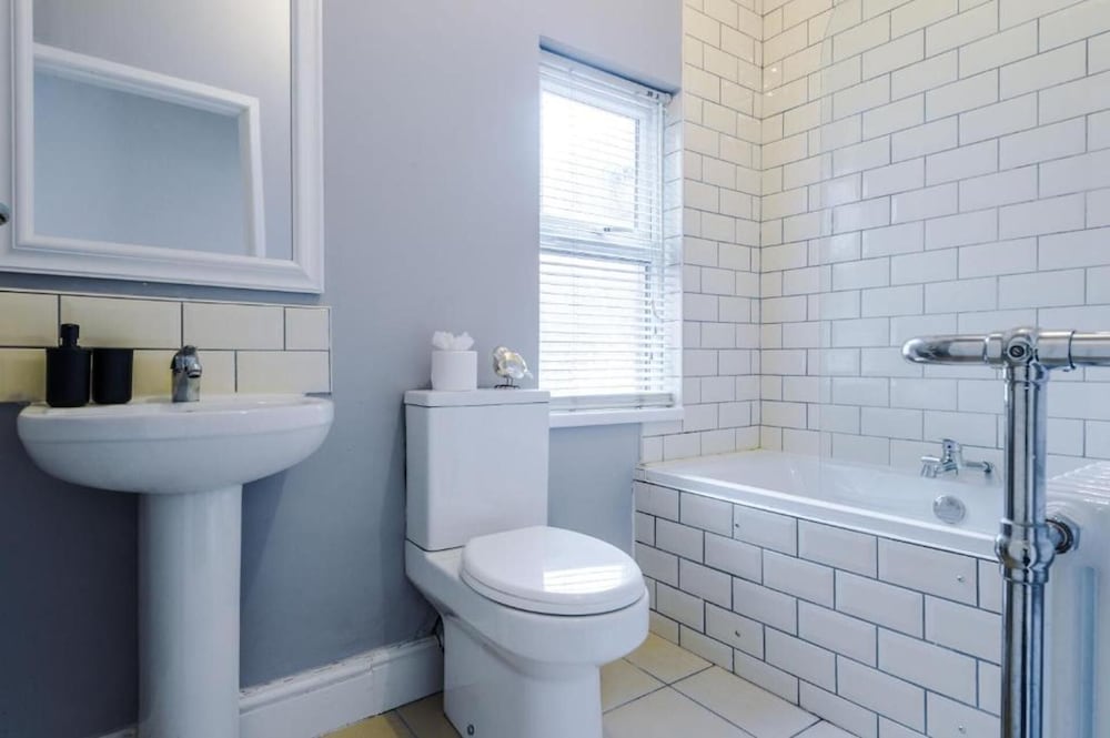 Spacious Bed Rest Stay in Salford City