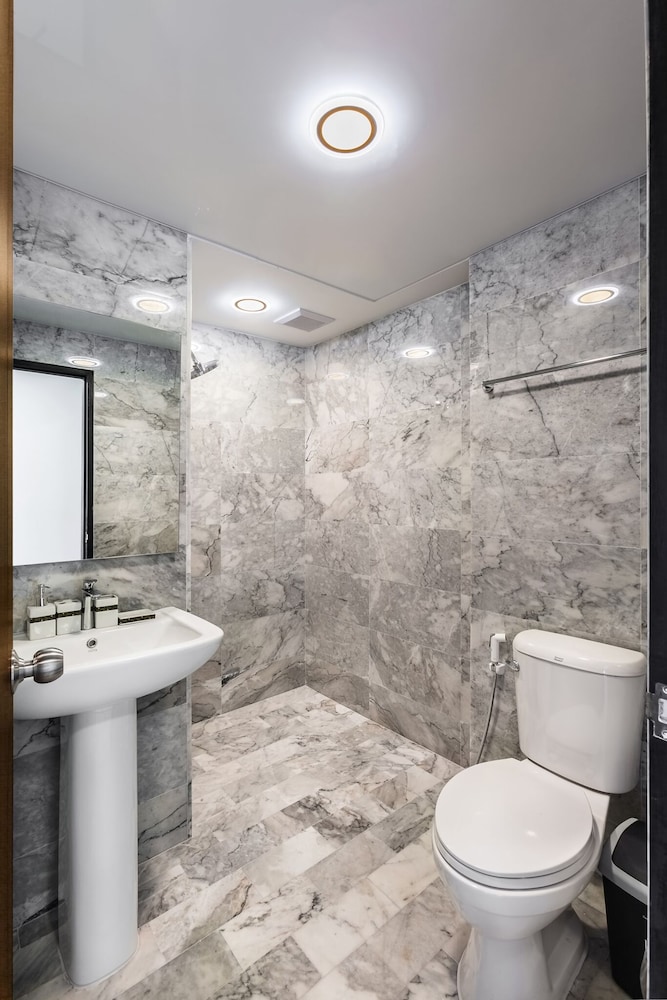 One bedroom Condo in Naiharn P209