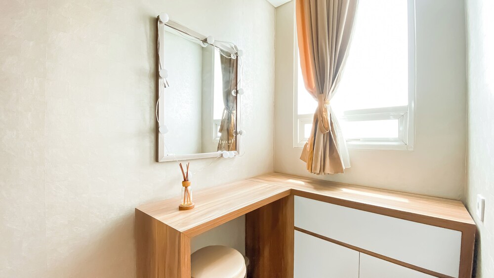 Wonderful And Homey 2Br Apartment At Springhill Terrace Residence