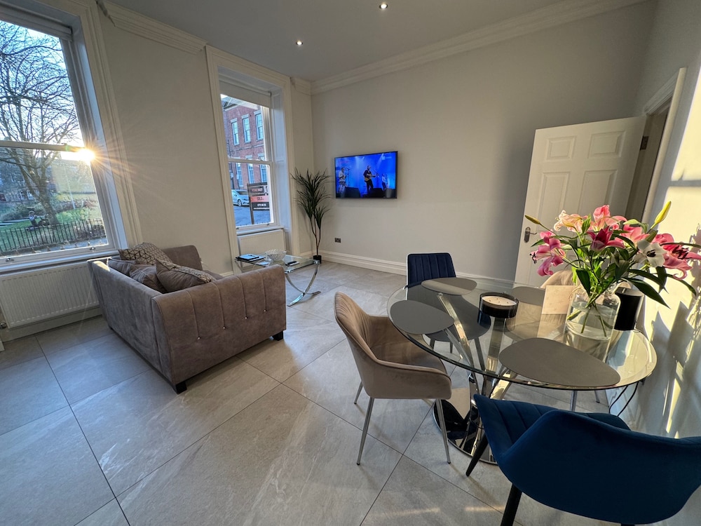 Full Apartment With Secure Parking Great Views
