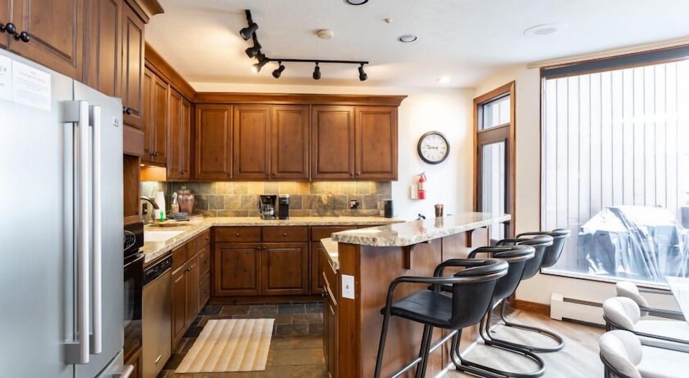 Pinnacle at Deer Valley Resort - Four Bedroom Condo with Hot Tub #1263 4 Condo