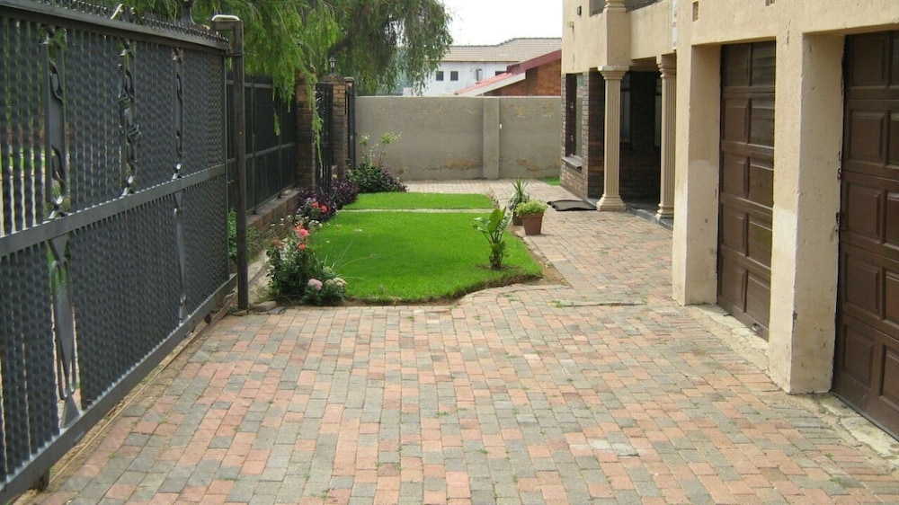 Bogadi B&B