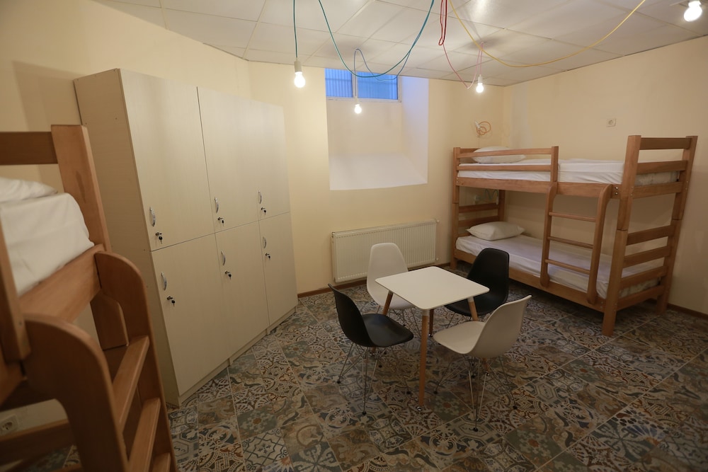 Midtown Hostel