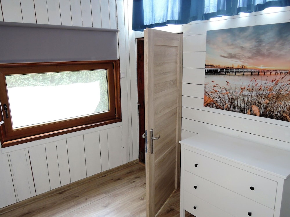 Cottage Overlooking the Lake, Insko view 3