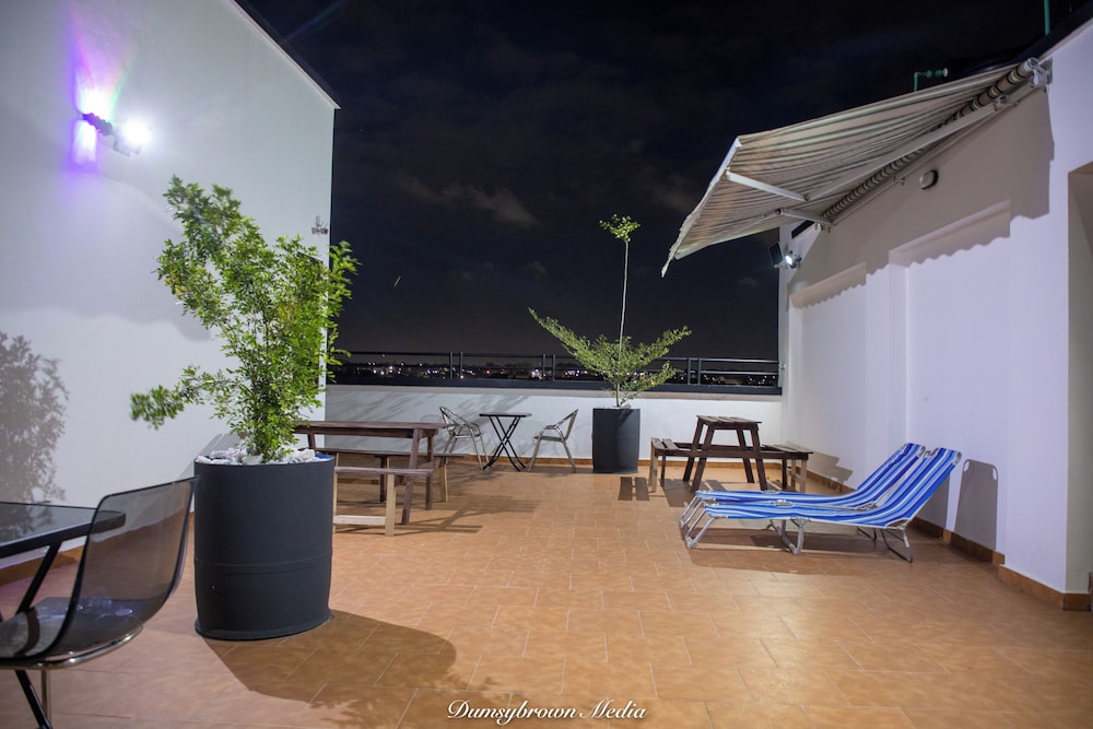 2 Bed Furnished Apartment - Wifi, Aircon, Parking