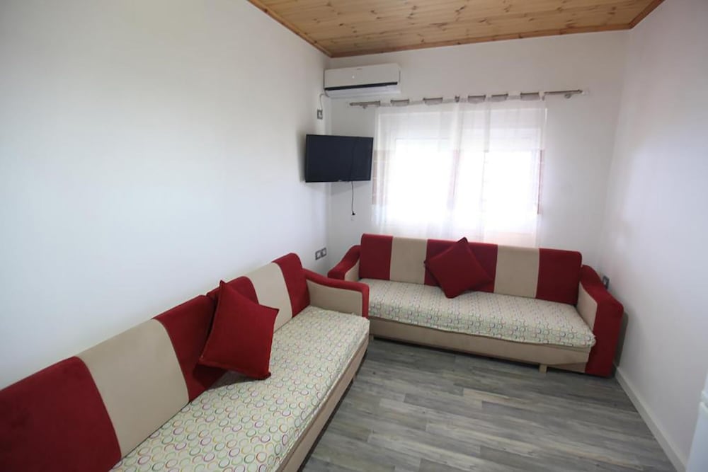 Vila Riza Veliu
