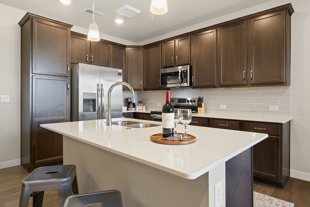 Northfield Hideaway, King Suite, EV, Pet-friendly