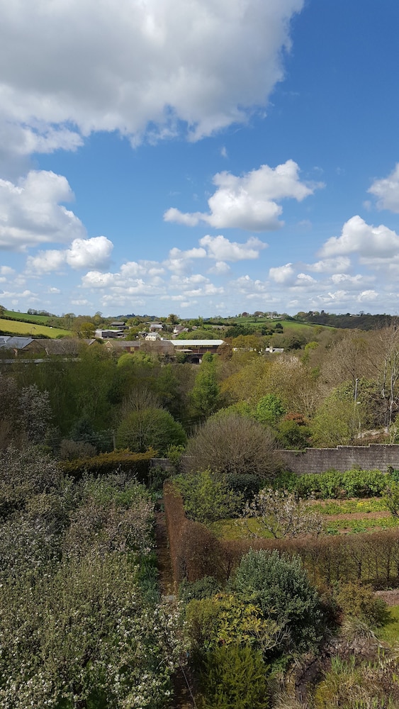 Lowerfield House