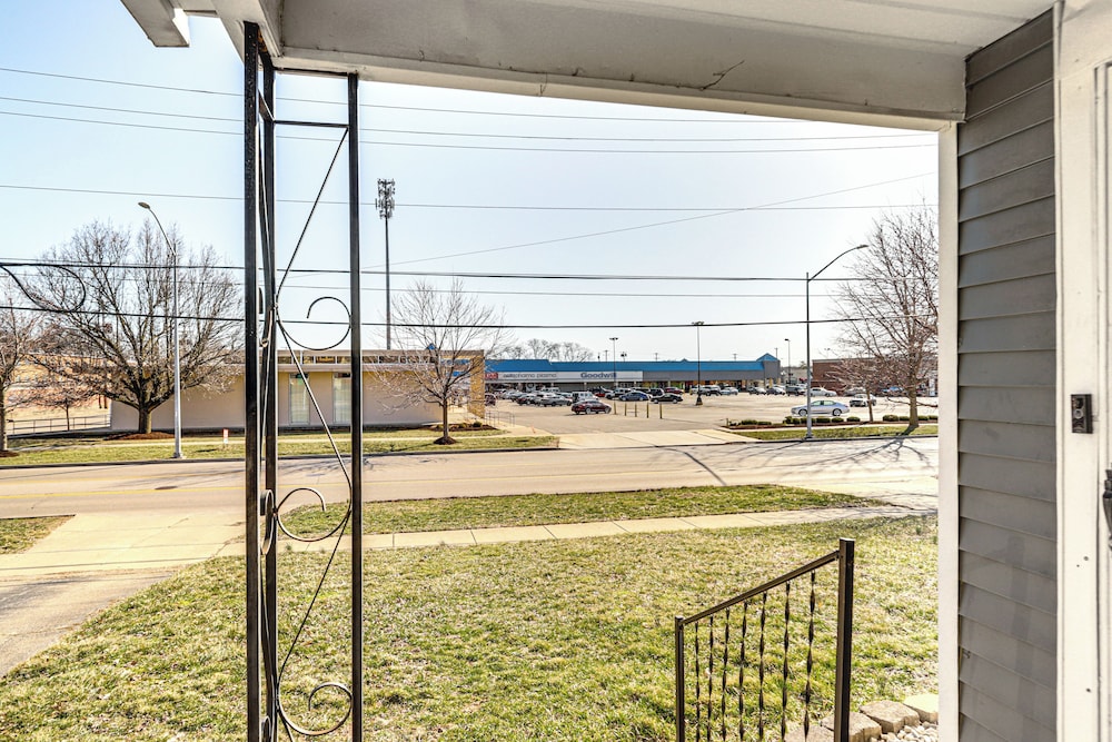 2 Mi to UD: Pet-friendly Home w/ Fenced Yard!