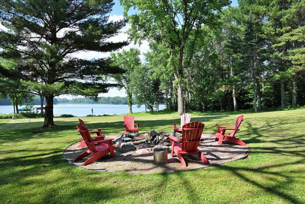 Modern Lakehouse Retreat on Lake Namakagon With Private Hot Tub