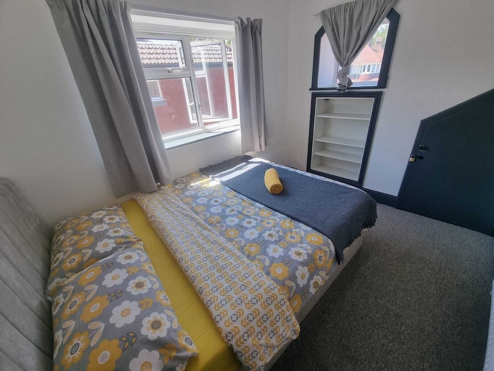 Windsor Apartments view 4