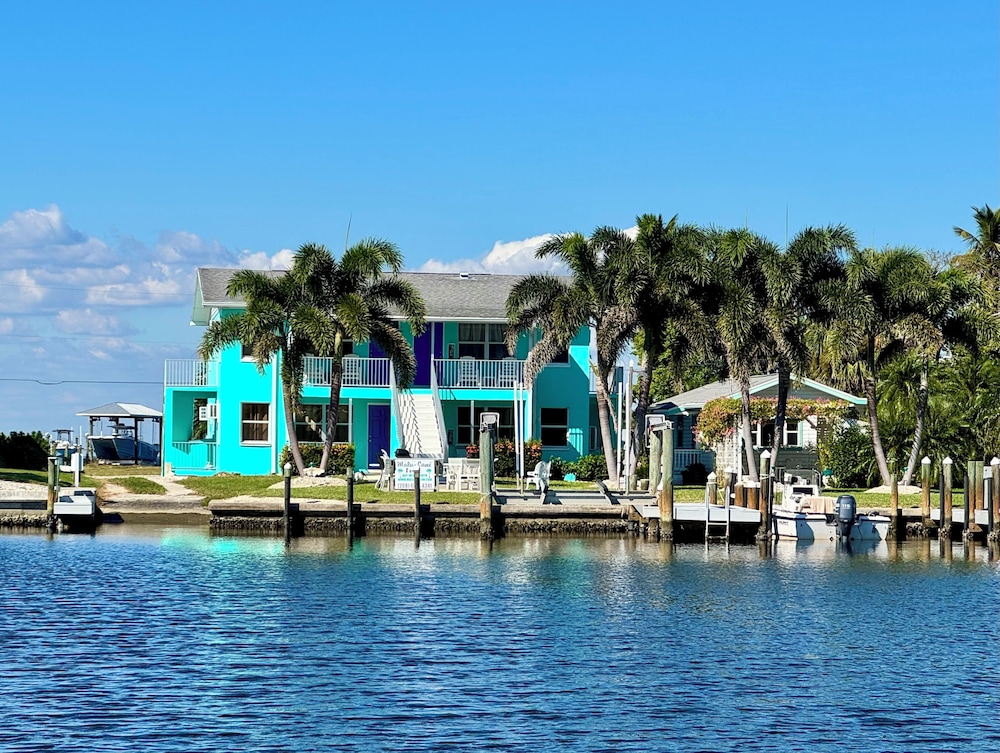 MALU LANI Inn & Marina