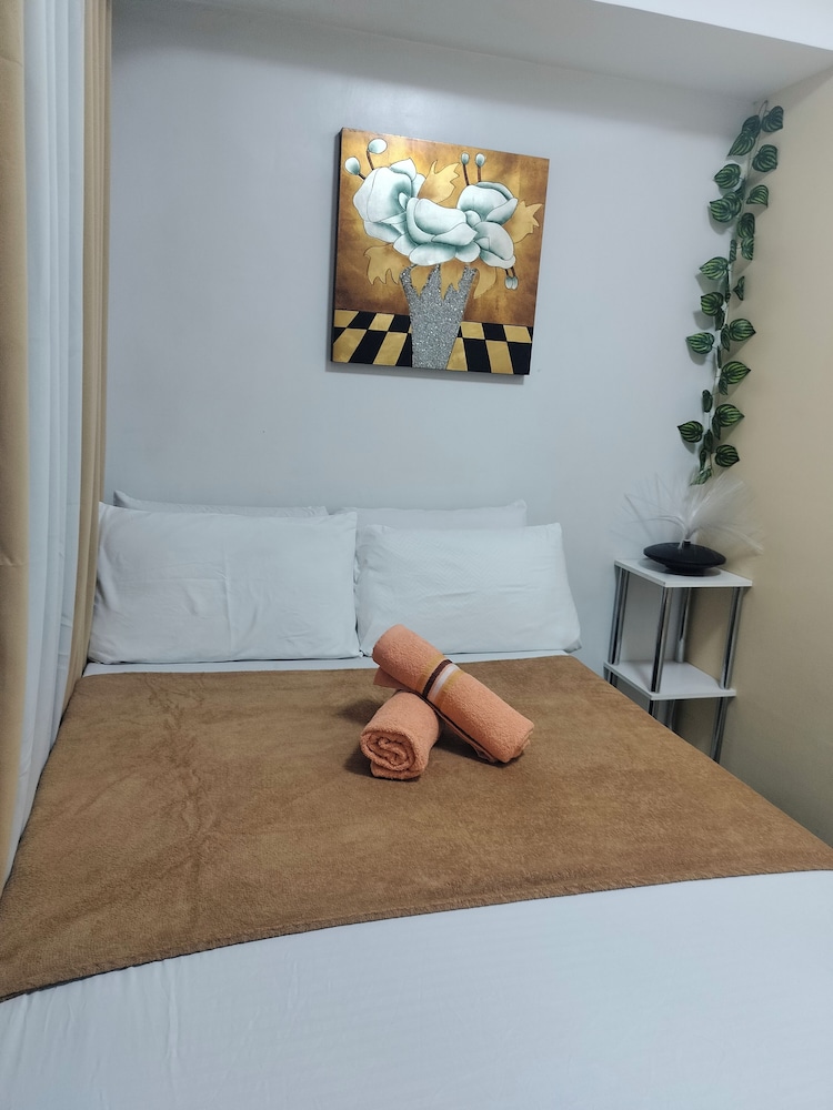 Cozy Condo in Quezon City With Private Pool