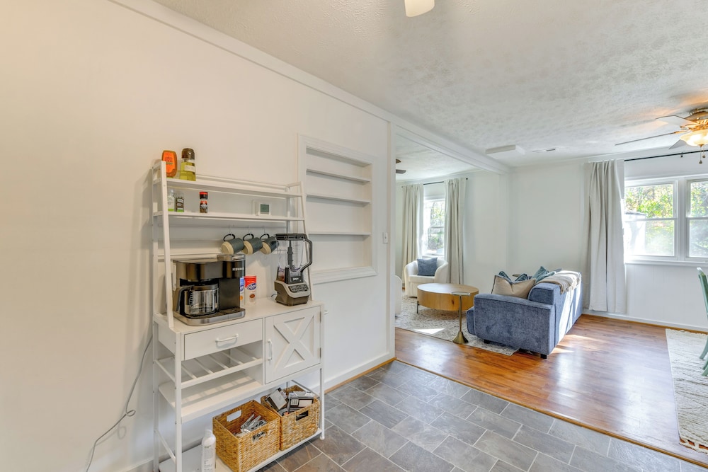 9 Mi to Colonial Beach: Charming Cottage w/ Yard!