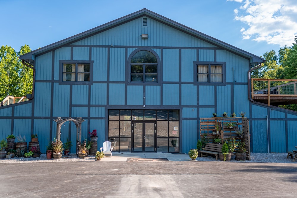 Hotel Harmony Tree Resorts - Image 1