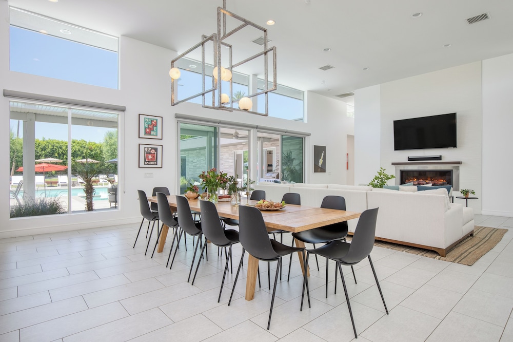 The Polo Villas by AvantStay – Modern Oasis Near Empire Polo Club