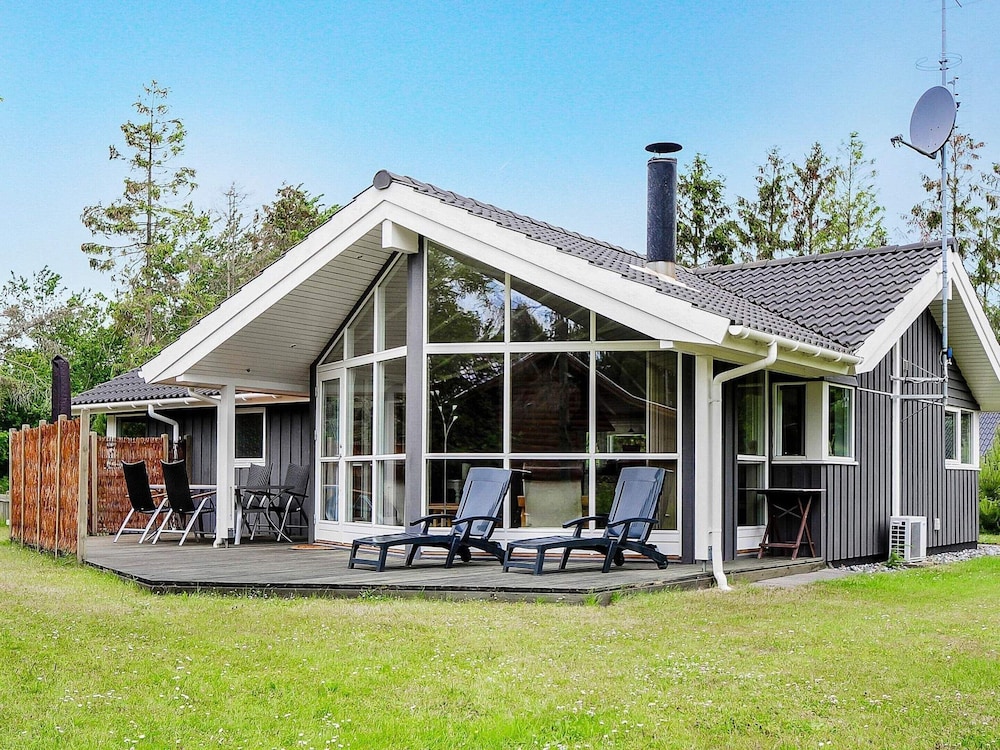 Cozy Holiday Home in Falster near Sea