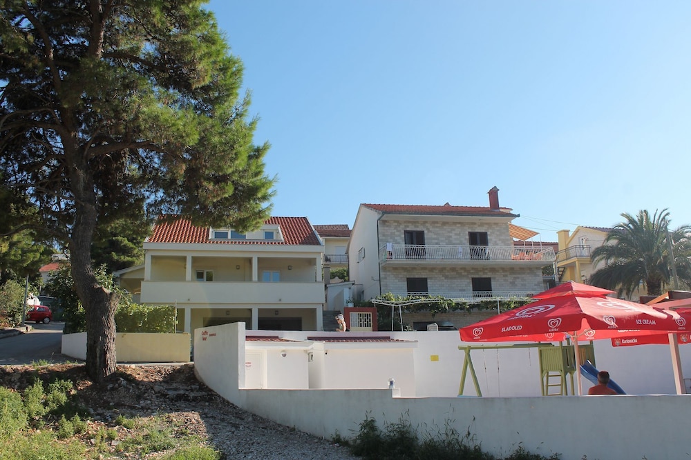 Bela2 - Great Location - A2 C1 view 3
