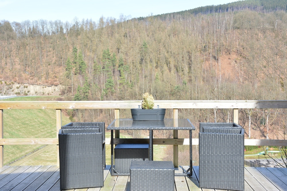 Lake-view Apartment With Sauna, hot tub