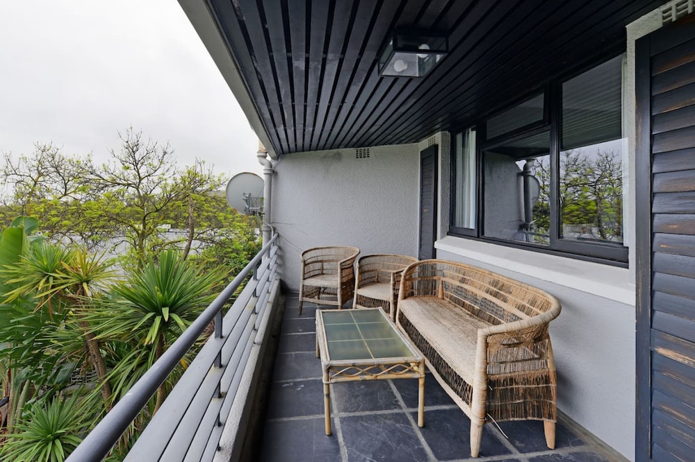 Charming 2-bed Central Green Point Stadium