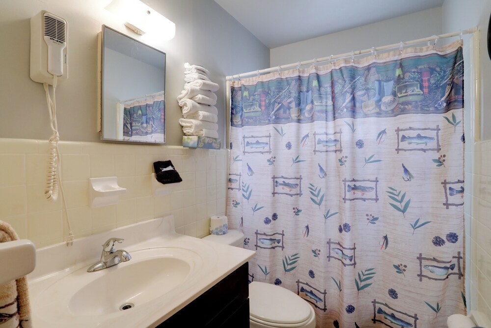 Fish, Boat, Hike: Cabin Near Greers Ferry Lake