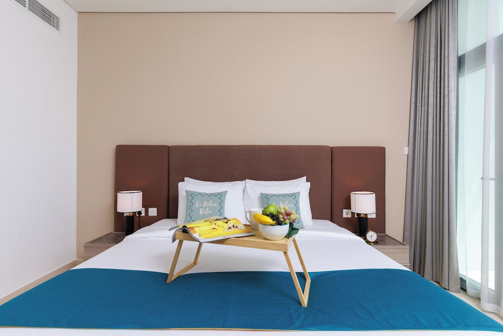 Maison Privee - Elegant Palm Retreat w/ Iconic Sea and Marina Vws