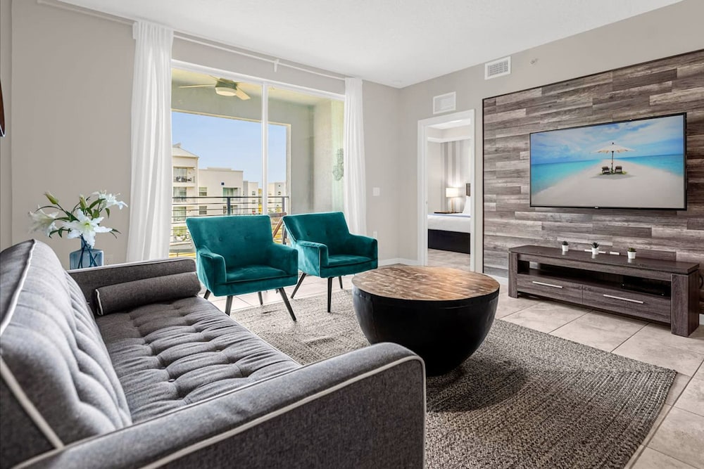 Upstay Stylish Condo w Patio Storey Lake Resort