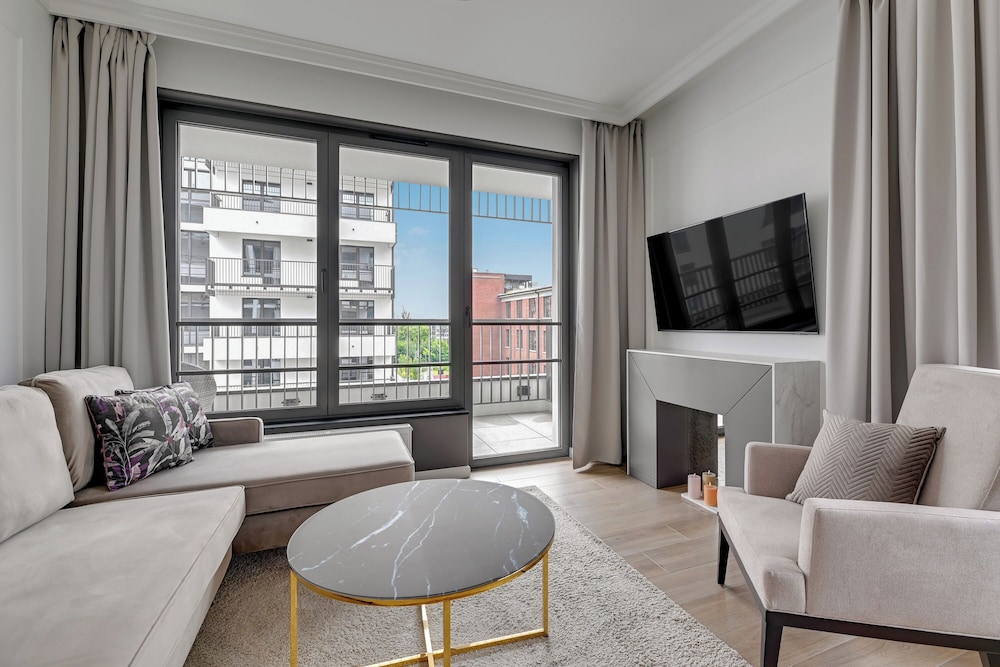 Doki Living - Foodhall & Parking by Downtown Apartments