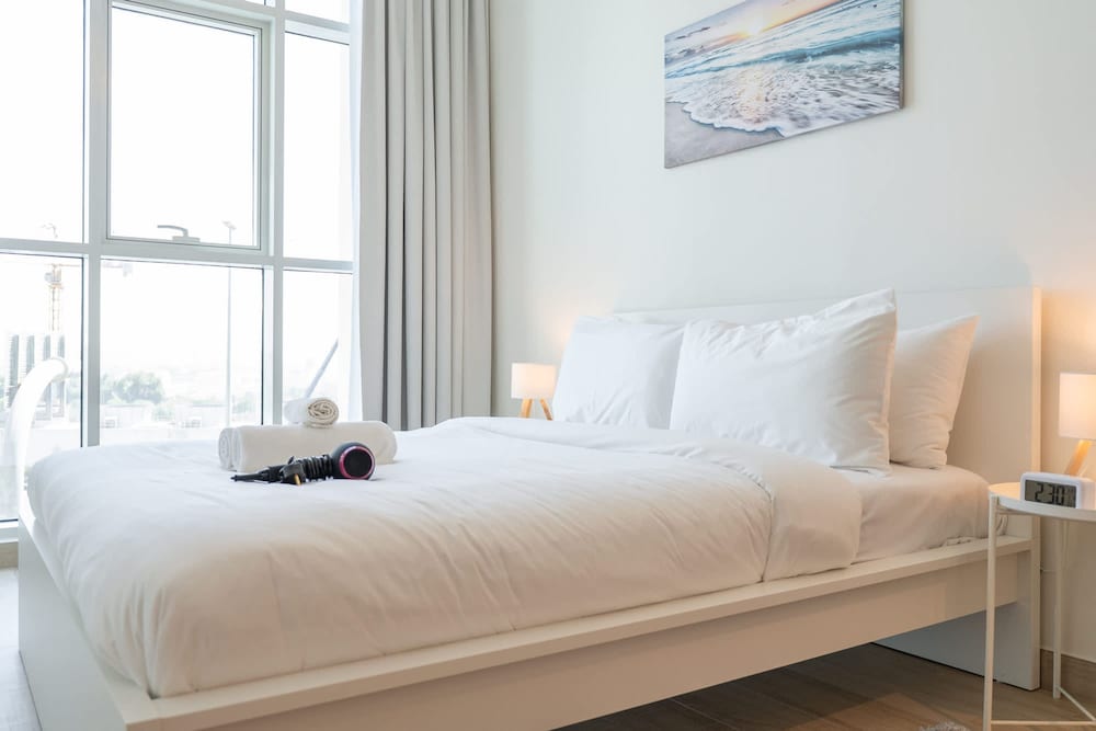 Sleek 1 Bedroom in Studio One With Great Amenities