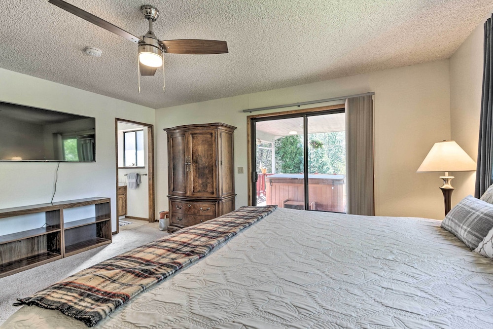 Deck & Bbq: Rustic Groveland Home! view 2